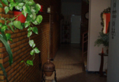 Отдельно стоящий дом с участком на продажу в городе Mairena del Alcor. Фото