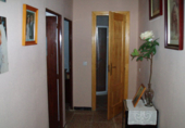 Отдельно стоящий дом с участком на продажу в городе Mairena del Alcor. Фото