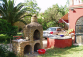 Отдельно стоящий дом с участком на продажу в городе Mairena del Alcor. Фото