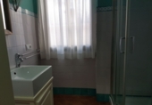 Дом с участком на продажу в городе Mairena del Alcor. Фото