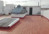 Дом с участком на продажу в городе Carmona. Фото