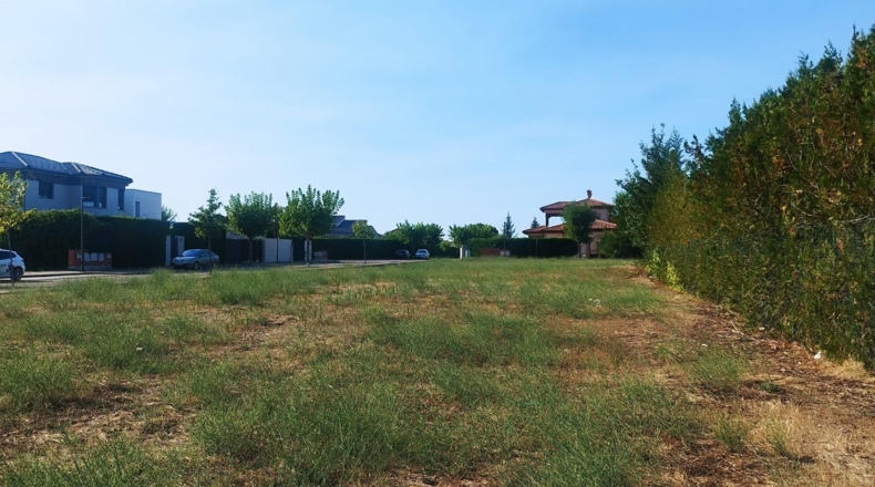 Valladolid - Laguna de Duero - 877m2