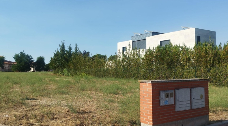 Valladolid - Laguna de Duero - 877m2
