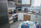 Отдельно стоящий дом с участком на продажу в городе Brenes. Фото