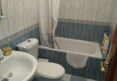 Отдельно стоящий дом с участком на продажу в городе Brenes. Фото