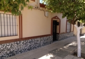 Chalet independiente con terreno en venta en Alcalá del Río ref: TR27895 foto