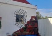 Отдельно стоящий дом с участком на продажу в городе Brenes. Фото