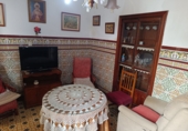 Дом с участком на продажу в городе Brenes. Фото