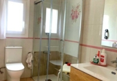 Отдельно стоящий дом с участком на продажу в городе Dénia. Фото