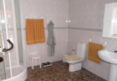 Отдельно стоящий дом с участком на продажу в городе Almendralejo. Фото