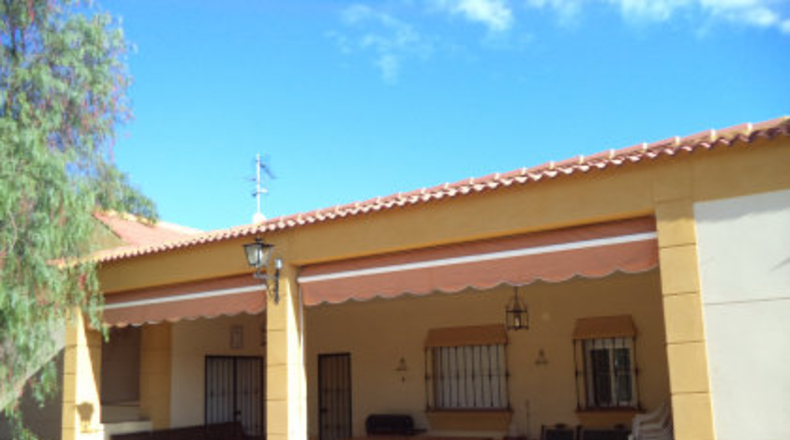 Badajoz - Almendralejo - 2148m2