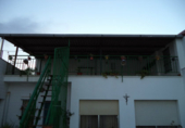 Отдельно стоящий дом с участком на продажу в городе Almendralejo. Фото