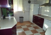 Отдельно стоящий дом с участком на продажу в городе Almendralejo. Фото