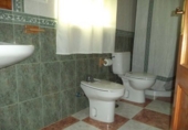 Отдельно стоящий дом с участком на продажу в городе Almendralejo. Фото