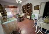 Отдельно стоящий дом с участком на продажу в городе Almendralejo. Фото