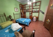 Отдельно стоящий дом с участком на продажу в городе Almendralejo. Фото
