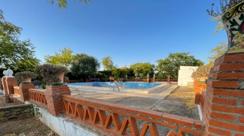Badajoz - Almendralejo - 4540m2
