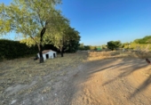 Отдельно стоящий дом с участком на продажу в городе Almendralejo. Фото