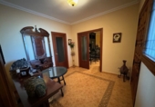 Отдельно стоящий дом с участком на продажу в городе Almendralejo. Фото