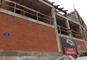 Участок с постройкой на продажу в городе Los Santos de la Humosa. Фото
