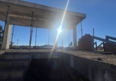 Участок с постройкой на продажу в городе Los Santos de la Humosa. Фото
