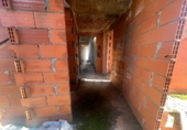 Участок с постройкой на продажу в городе Los Santos de la Humosa. Фото