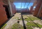 Участок с постройкой на продажу в городе Los Santos de la Humosa. Фото