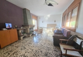 Отдельно стоящий дом с участком на продажу в городе Corbera de Llobregat. Фото