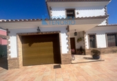 Chalet independiente con terreno en venta en Pinares de Lepe ref: TR338773 foto