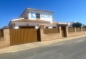 Chalet independiente con terreno en venta en Pinares de Lepe ref: TR338773 foto