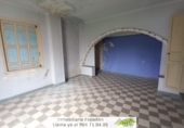 Отдельно стоящий дом с участком на продажу в городе Segorbe. Фото