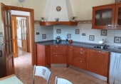 Отдельно стоящий дом с участком на продажу в городе Lorca. Фото