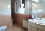Отдельно стоящий дом с участком на продажу в городе Lorca. Фото