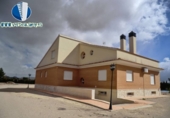 Chalet independiente con terreno en venta en Yecla ref: TR93199 foto