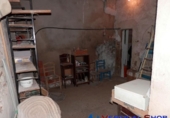 Дом с участком на продажу в городе Каудете. Фото