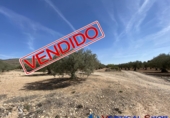 Terreno no urbanizable en venta en Alcalá del Júcar ref: TR73672 foto