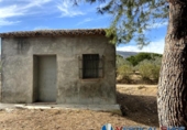 Chalet independiente con terreno en venta en Alcalá del Júcar ref: TR74925 foto