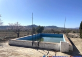 Chalet independiente con terreno en venta en Almansa ref: TR285369 foto