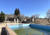 Chalet independiente con terreno en venta en Almansa ref: TR285369 foto