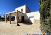 Chalet independiente con terreno en venta en Caudete ref: TR277804 foto