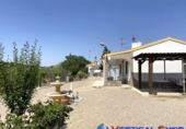 Chalet independiente con terreno en venta en Caudete ref: TR278094 foto