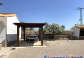 Chalet independiente con terreno en venta en Caudete ref: TR278094 foto