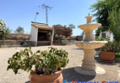 Chalet independiente con terreno en venta en Caudete ref: TR278094 foto