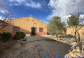 Chalet independiente con terreno en venta en Caudete ref: TR347161 foto
