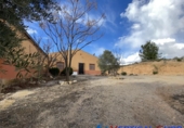 Chalet independiente con terreno en venta en Caudete ref: TR347161 foto