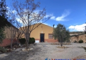 Chalet independiente con terreno en venta en Caudete ref: TR347161 foto