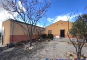 Chalet independiente con terreno en venta en Caudete ref: TR347161 foto
