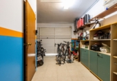 Отдельно стоящий дом с участком на продажу в городе Castellar del Vallès. Фото
