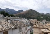 Участок с постройкой на продажу в городе Cazorla. Фото