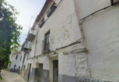 Дом с участком на продажу в городе La Iruela. Фото